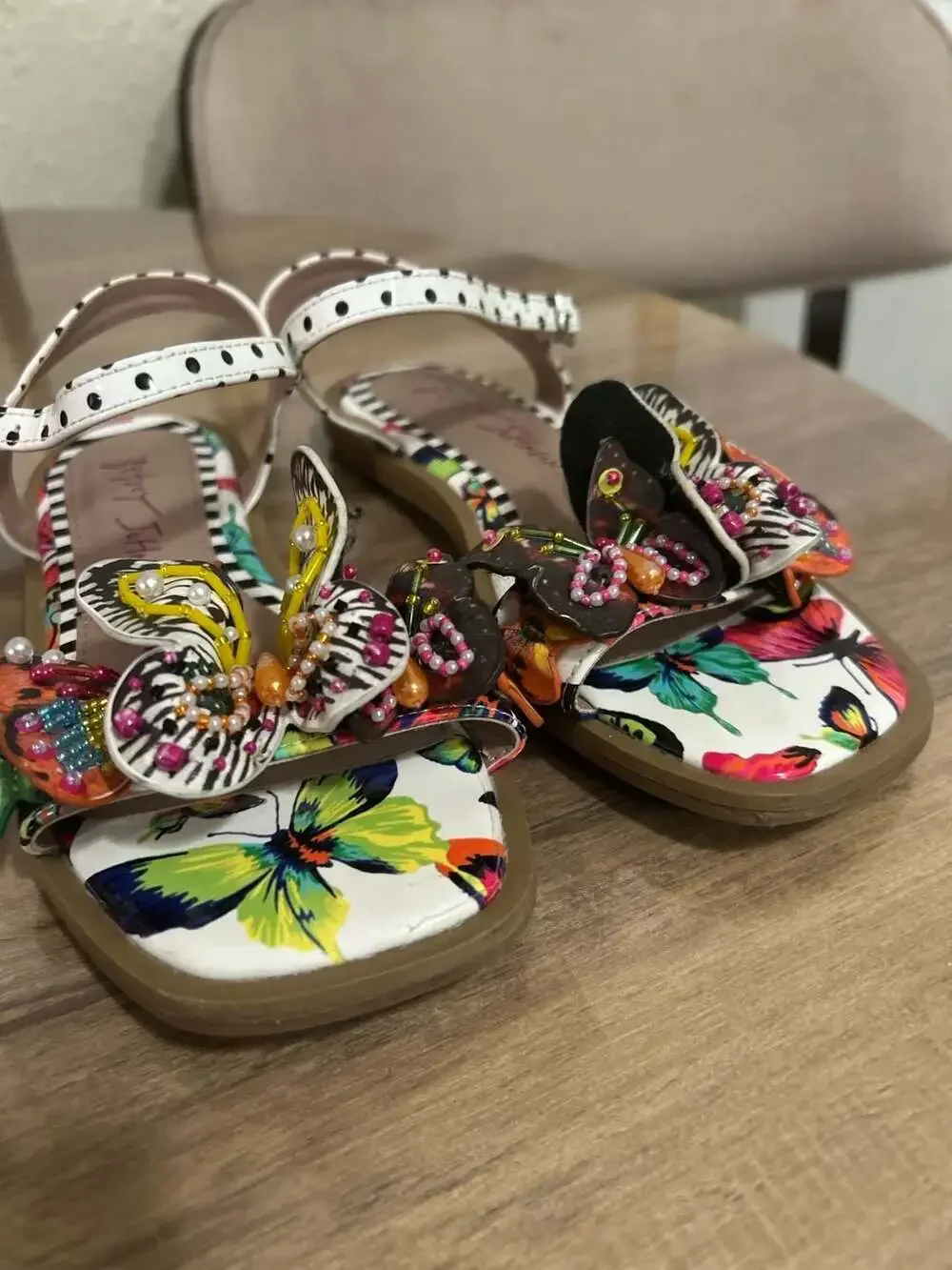 Betsey Johnson Girls Dacie Flat Sandals Size 1 White Butterfly Embellishments